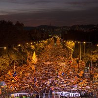 Барселона: сотни тысяч требовали освобождения лидеров Каталонии