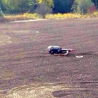 ВИДЕО: В Курземе упал вертолет, один человек погиб