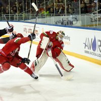 Foto: Latvijas hokejistiem pirmais zaudējums pārbaudes spēlēs pirms PČ