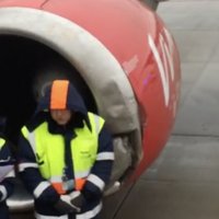 Negadījumā Rīgas lidostā bojāts lidmašīnas dzinējs un spārns