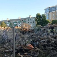 Amatpersona: Sprādzienos Belgorodā trīs bojāgājušie, sagrautas ēkas