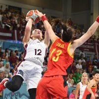 Latvijas basketbolistes Pasaules kausā debitē ar dramatisku zaudējumu Ķīnai