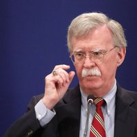 ASV nevēlas, lai sankcijas pret Irānu kaitē draugiem un sabiedrotajiem, paziņo Boltons