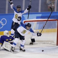 OAR un Somijas hokejistes sasniedz Phjončhanas olimpisko spēļu pusfinālu