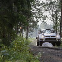 Somijas WRC rallija iesildīšanās ātrumposmā uzvar Latvala