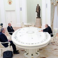 Первая встреча лидеров Азербайджана и Армении после войны в Карабахе: без рукопожатий, но договорились о шагах к миру