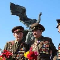 Нацблок хочет запретить пенсионерам носить военную форму СССР 9 мая