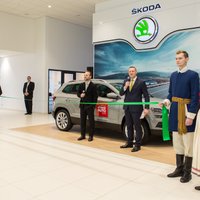 Foto: Svinīgi atklāts jaunais 'Škoda' autosalons