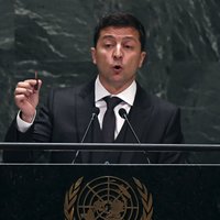ФОТО: Зеленский показал с трибуны ООН пулю