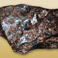 Senā meteorītā atrod iepriekš nekad neredzētas struktūras dimanta savienojumu