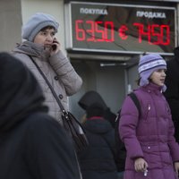 Krievijas kredītreitingu pazemina līdz 'atkritumu' līmenim