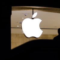 Apple стала первой компанией в США стоимостью свыше 2 трлн долларов