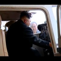 Video: Kims Čenuns lido ar Ziemeļkorejā būvētu lidmašīnu