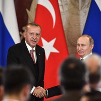 Putins pauž Erdoganam vēlmi stiprināt ekonomisko sadarbību