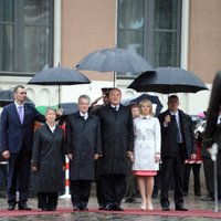 Foto: Vizītē Latvijā ieradas Austrijas prezidents
