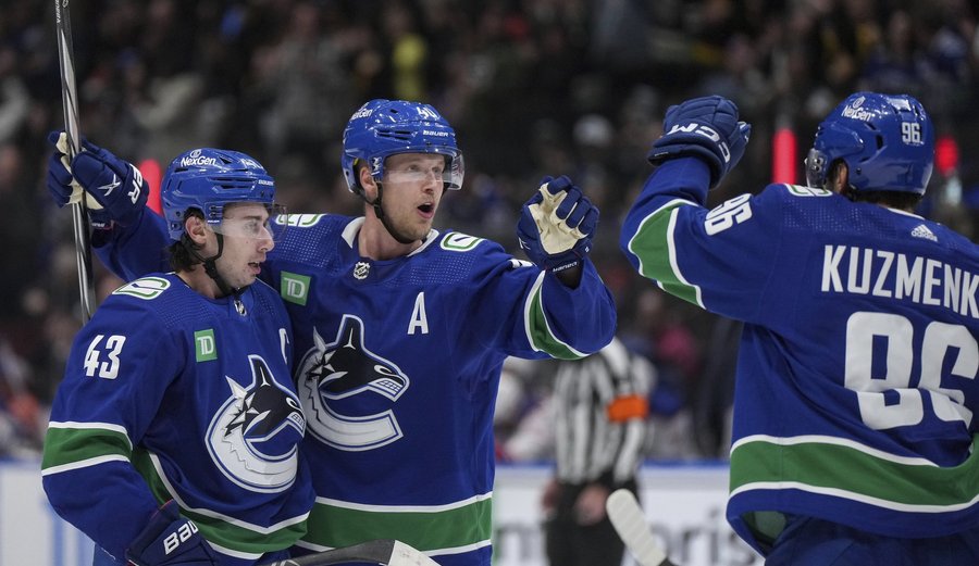 Vancouver Canucks Dominate Edmonton Oilers in Season Opener without Injured Latvian Player Teodoras Bļuger