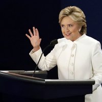 Balta un aizdomīga pulverīša dēļ evakuē Hilarijas Klintones kampaņas biroju