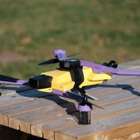 Foto un video: 'AirDog' prezentē pirmos klientiem paredzētos lidaparātus