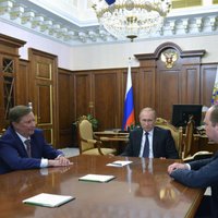 Putins negaidīti atlaiž savas administrācijas vadītāju Ivanovu