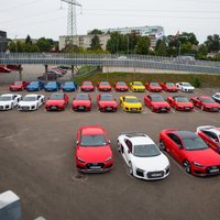 Foto: Rīgā ir nogādāti 25 'Audi' superauto speciālam pasākumam Biķernieku trasē