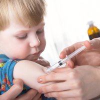 Epidemiologi mudina vecākus pārliecināties par bērnu vakcinācijas statusu pret masalām
