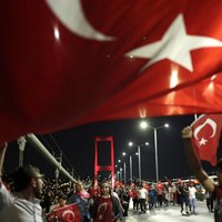 Пока ЕС критикует Эрдогана, в Турции ввели режим ЧП: как изменится жизнь людей