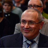 Ходорковский досрочно проголосовал на выборах. Он испортил бюллетень, написав на нем "Путин надоел"