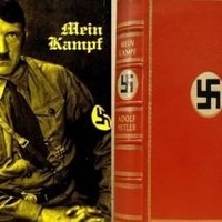 На аукционе в Британии выставят "Майн кампф" с автографом Гитлера