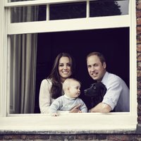 ФОТО: Кейт Миддлтон и принц Уильям показали подросшего наследника