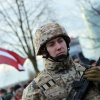 Опрос: 58% мужчин-граждан и 34% неграждан готовы защищать Латвию