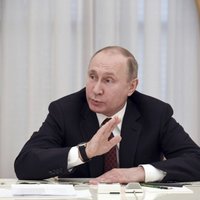 Lai gan tiks samazināti izdevumi, Krievijas militārās spējas necietīs, skaidro Putins