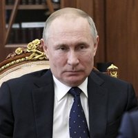 Putins apstiprina likumprojektu, kas ļaus viņam vēlreiz kļūt par prezidentu; atsaucas uz 'Covid-19'