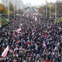 Baltkrievijā turpinās protesti pret Lukašenko režīmu; daudz aizturēto (plkst. 17:20)