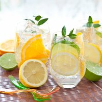 Pieci iemesli, kāpēc glāze citronūdens no rīta uzlabo veselību
