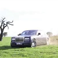 Video: ēverģēlības ar 'Rolls-Royce' limuzīnu