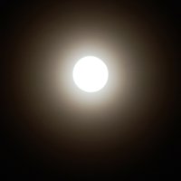 Somijas debesīs novērota optiska parādība – Mēness halo