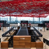 Foto: Gandrīz desmit gadus pēc plānotā termiņa atklāta jaunā Berlīnes lidosta
