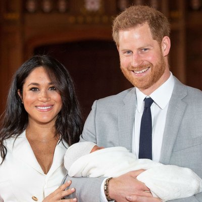 ФОТО, ВИДЕО: Меган Маркл и принц Гарри впервые показали младенца и объявили его имя