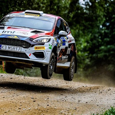 Sesks pirms pēdējiem sešiem Igaunijas WRC etapa ‘dopiem’ pakāpjas uz otro vietu