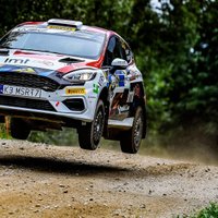 Sesks pirms pēdējiem sešiem Igaunijas WRC etapa ‘dopiem’ pakāpjas uz otro vietu