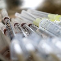 Policija atklāj vēl vienu vakcinācijas vietu Rīgā, kurā tika organizēta fiktīva Covid-19 vakcinācija