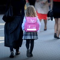 Рижская дума: родителям столичных школьников, возможно, придется самим присматривать за детьми