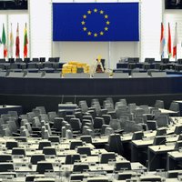 EP rezolūcijas projektā atbalstīta eiro ieviešana Latvijā