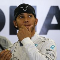 'Mercedes' Hamiltonam piedāvā iespaidīgu līgumu un dāsnus bonusus