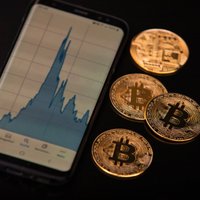 'Bitcoin' vērtība kopš novembra sarukusi par 40%