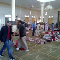 Džihādisti Sīnājā uzspridzina mošeju un apšauj izdzīvojušos; vismaz 235 mirušie