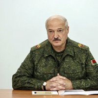 Лукашенко предложил создать вооруженные "летучие отряды" из бывших военных