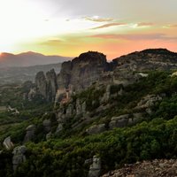 Одно из самых красивых мест в мире: греческие Метеоры с "парящими" в небе монастырями