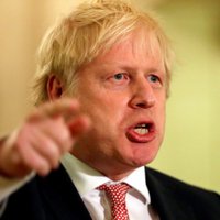 Коронавирус: Борис Джонсон объявил об ограничениях в Британии