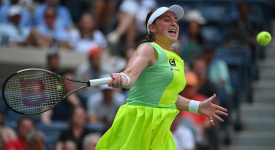 Ostapenko aizvada cīņu par Dubaijas WTA turnīra astotdaļfinālu